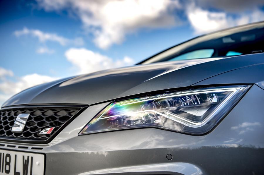 Детали экстерьера Seat Leon ST Cupra Carbon Edition 2018 года  (UK) (фото 2 из 13)
